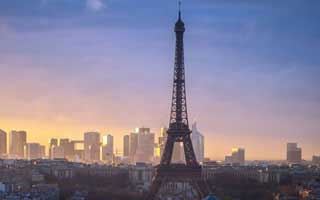 MicroStrategy: The Bitcoin Bet – Stock Price, Earnings, & What They're NOT Telling You